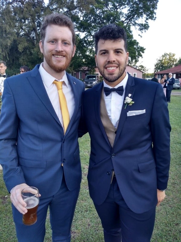 Juan José y su amigo Ale, el novio.