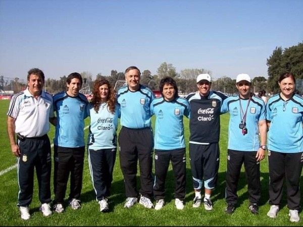 Stagnares, tercera desde la izquierda, con Carlos Borrello.