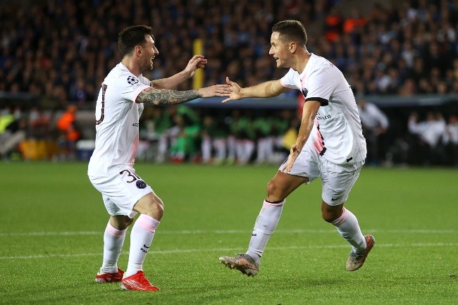 Messi y Ander Herrera, compañeros en PSG. (Foto: Getty Images)
