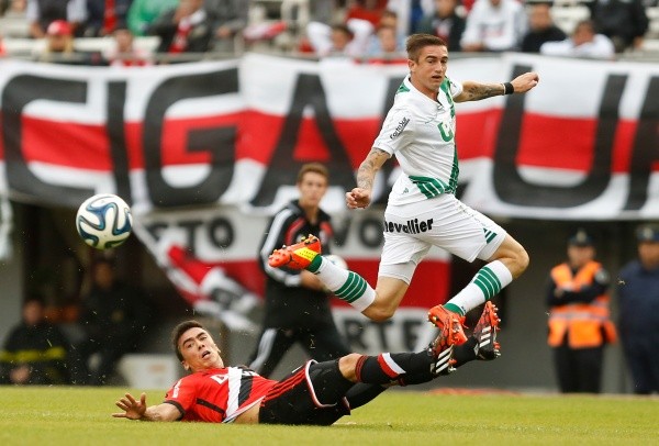 Bruno Urribarri yendo al piso contra “Tito” Noir (Foto: GettyImages)