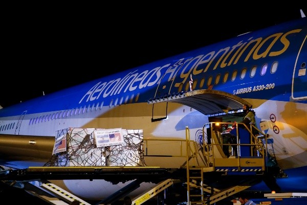 Arribo de vacunas en Argentina. Fuente: (Getty images)