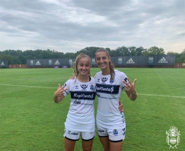 Lucía Guiñazú y Paulina Tévez, seis goles entre las dos. (Fofo: Gimnasia Femenino)