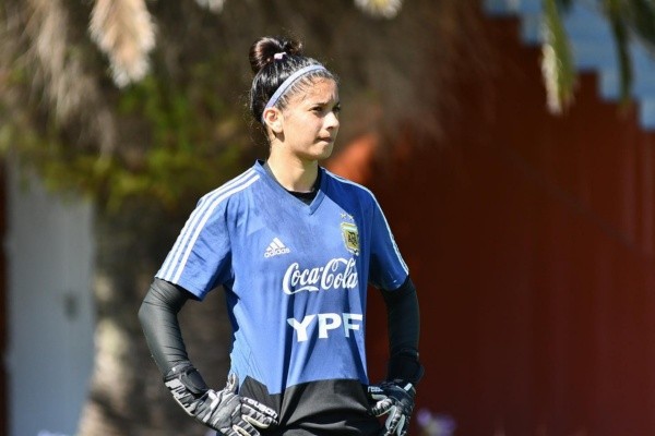 Magalí Chavero, arquera del plantel Sub 20, de Español al ascendido Ferro.