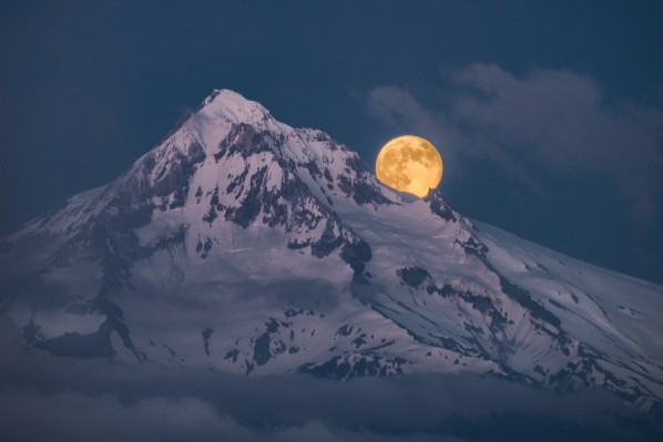 Luna en nieve. Fuente: (Getty images)