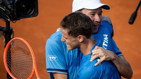 El Abrazo del Peque y el Mago. (FOTO: AAT)
