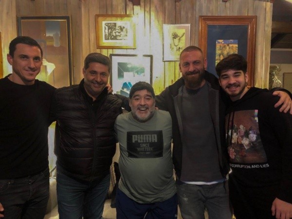 Diego-Maradona-Nicolás-Burdisso-Daniele-De-Rossi-Bolavip