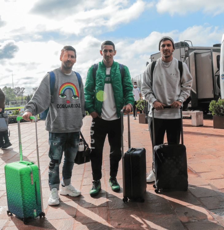 Messi, Paredes y Di María con su foto.