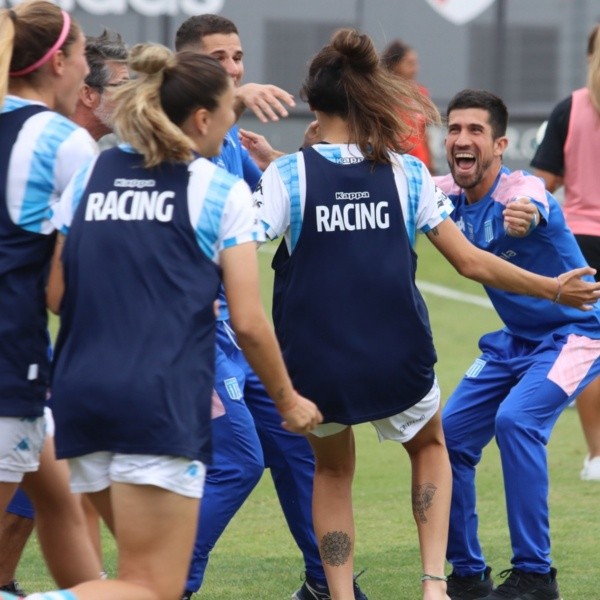 Racing celebrando el 2 a 1 a River de visitante. (Prensa Racing)
