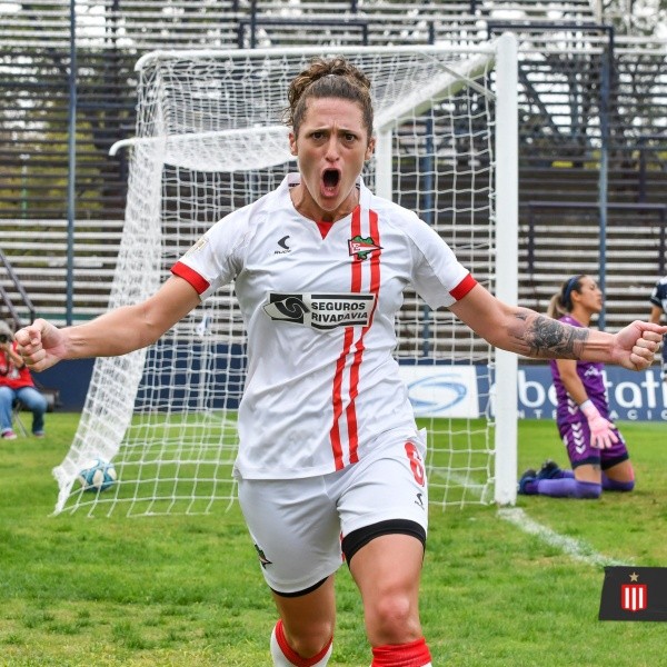 Laura Sampedro abrió la cuenta (Foto: Estudiantes)