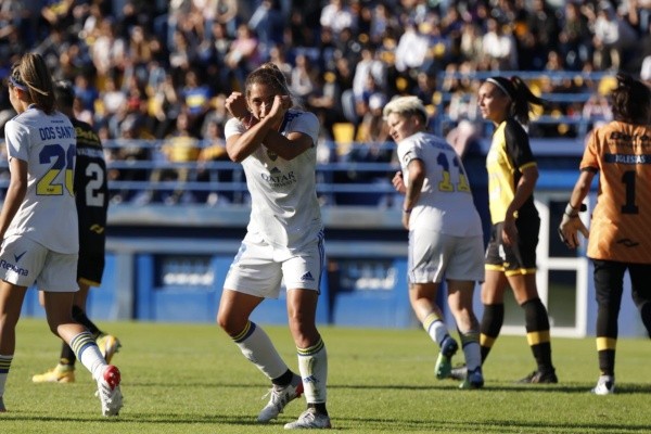 Andrea Ojeda metió un hattrick en la victoria ante Comu. (@10_xeneizes)