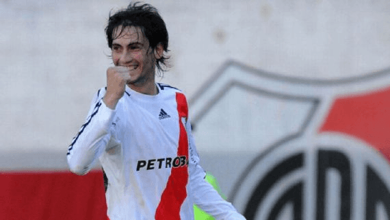 “Creo que me ganó el enojo”, explicó el ex River Robert Flores.