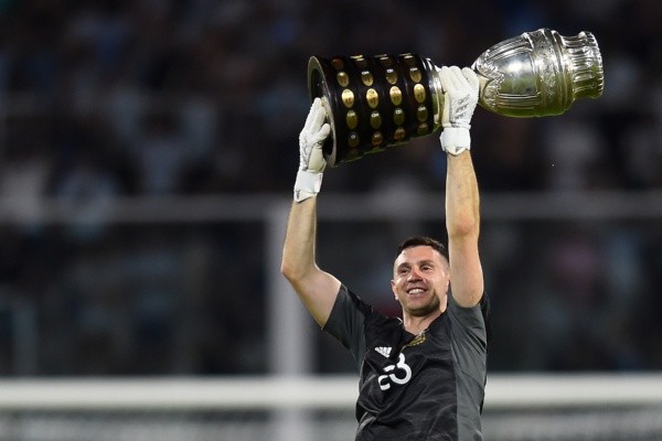 Dibu, clave en la Copa Argentina de Brasil.