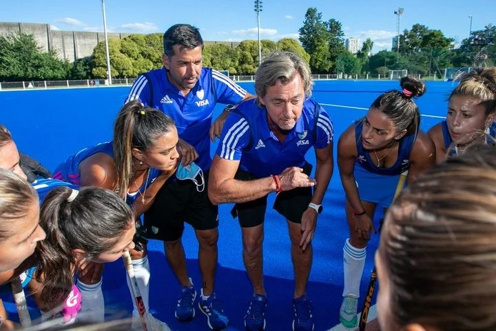 Ferrara con Las Leoncitas.