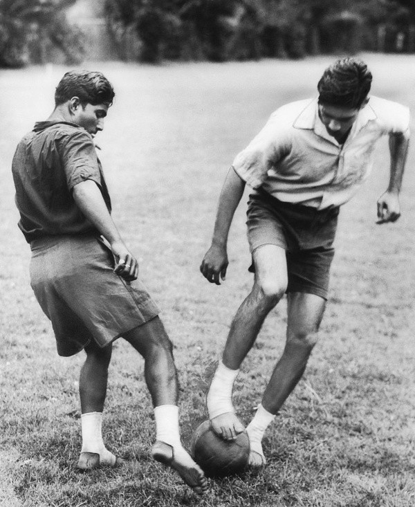 Futbolistas de la India sin calzado