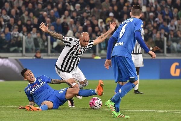 Paredes enfrentando a la Juve con la camiseta del Empoli.