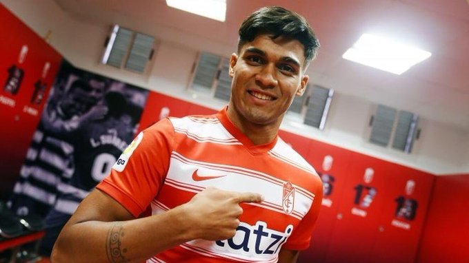 Twitter: @AdrianoPS98