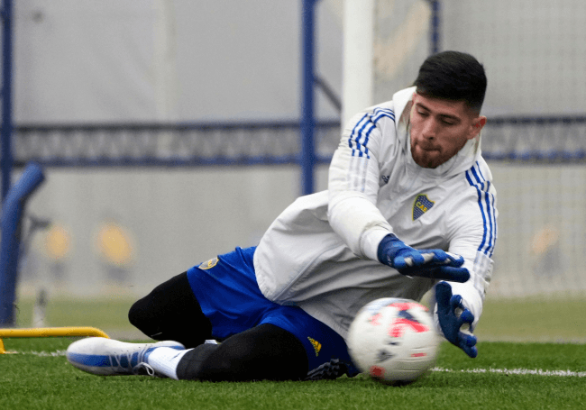 Rossi entrena junto al grupo. (Foto: Boca)