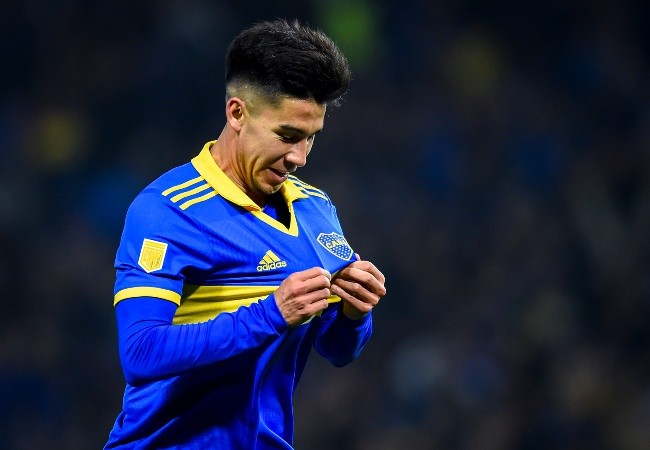 Pol Fernández, en capilla para jugar vs. Platense. (Foto: Getty Images)