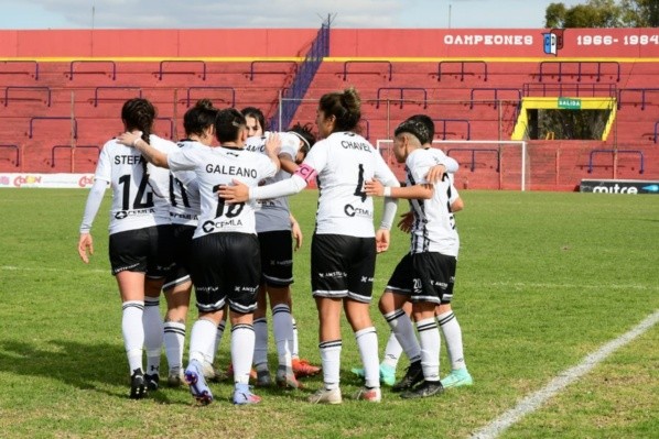 Estudiantes goleó a Deportivo Español (Foto CAE)