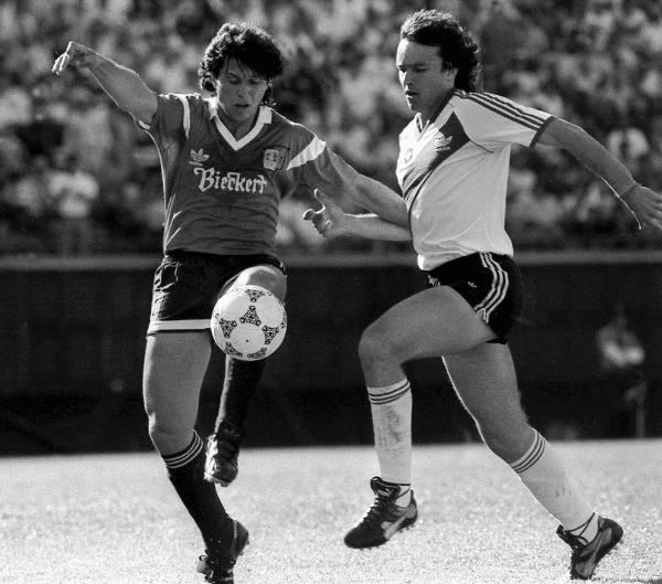 Abel Balbo, un DT con pasado en River.