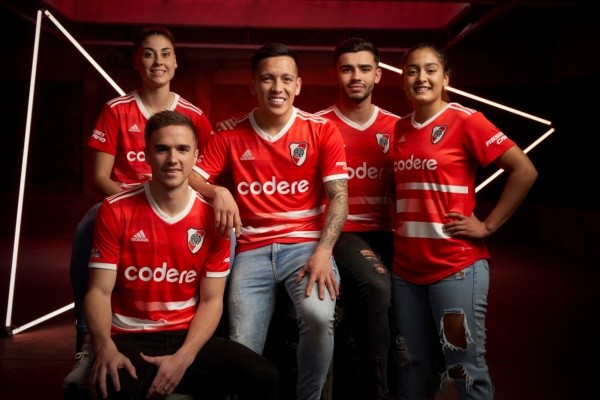 Los cinco cracks que presentaron la camiseta de River.