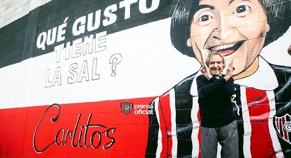El homenaje del Funebrero. (foto: prensa Chacarita)
