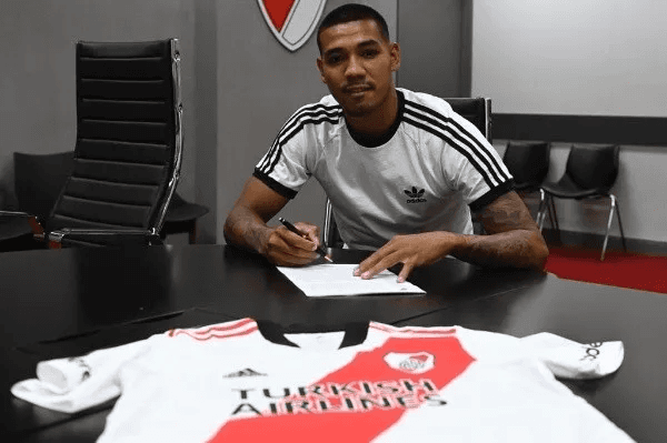 David Martínez, para rato en River.