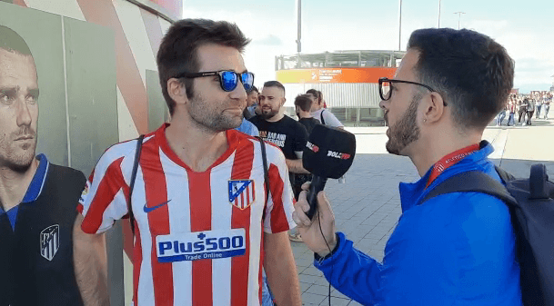 Carrara, mano a mano con los hinchas.