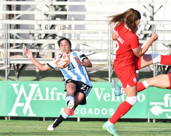 Erica Lonigro ante Polonia. Foto: Prensa AFA.
