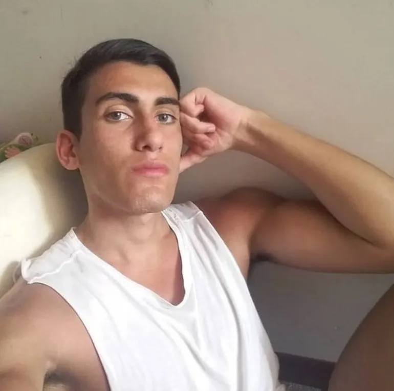 Holder, primer eliminado.