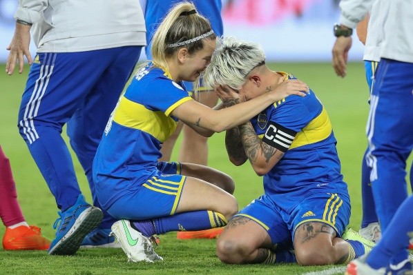 Camila Gómez Ares con Yamila Rodríguez (CONMEBOL)