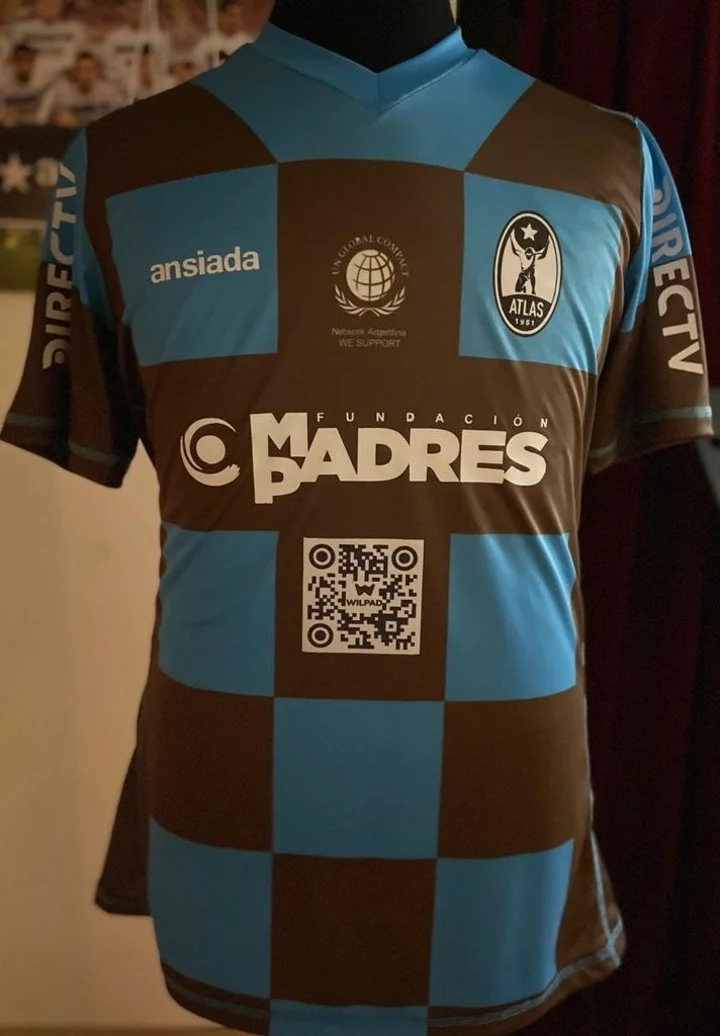 La camiseta de Atlas.