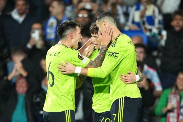 Lisandro Martínez con Garnacho y CR7 en el United (Foto: Getty)