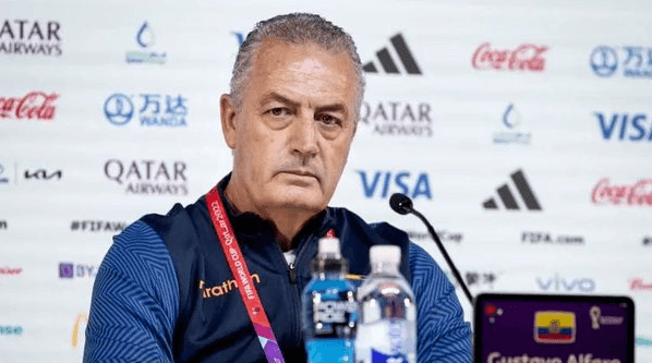 Alfaro en conferencia de prensa.