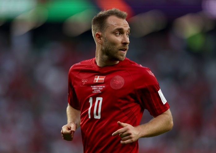 Dinamarca debió ponerse la bandera por su escudo monocromático. (Foto: Getty Images)