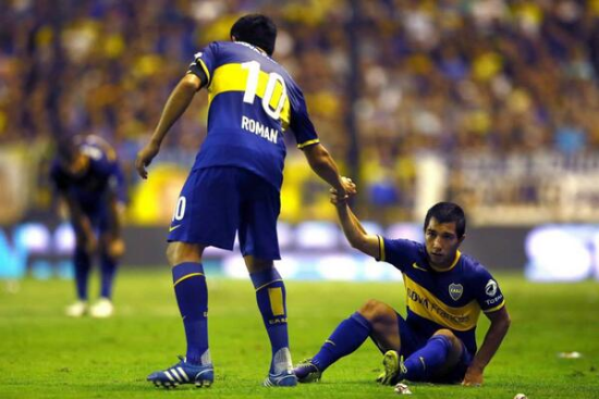 Luciano Acosta con Riquelme en 2014. (Foto: Boca)