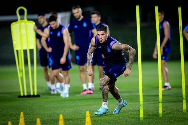 De Paul entrenó con normalidad pero es duda para mañana (foto: AFA Prensa)