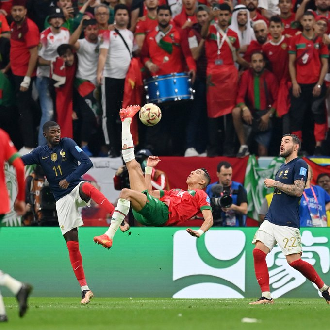 Jawad El Yamiq y una chilena tremenda. (Foto: @fifaworldcup_es).