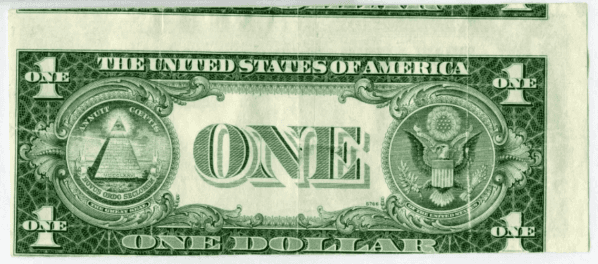 El error de desalineamiento en el dorso del billete.