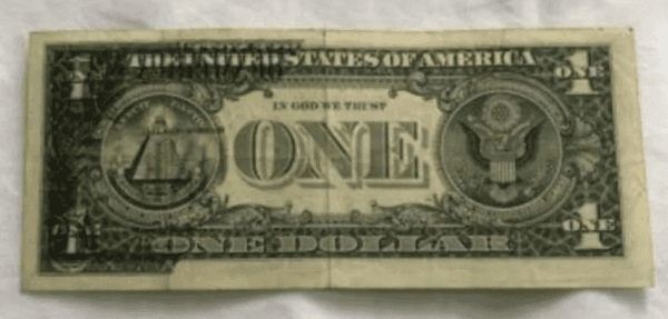 El billete de 1 dólar con un error de impresión en el dorso.