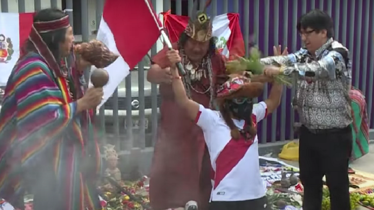 Conjuros y trucos: chamanes peruanos hacen lo que sea para ganarle a Paraguay
