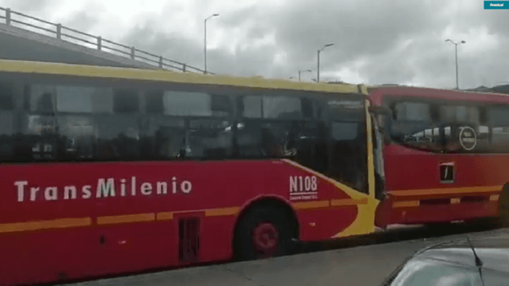 La insólita razón por la que tres buses de Transmilenio chocaron y dejaron 23 heridos