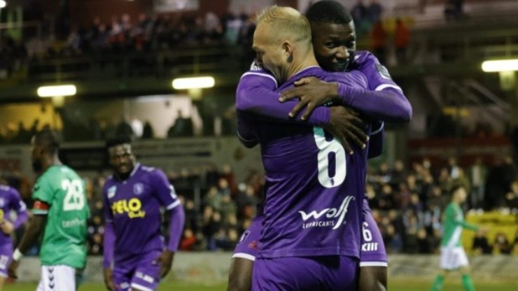 (VIDEO) Moisés Caicedo marca su primer gol en Bélgica