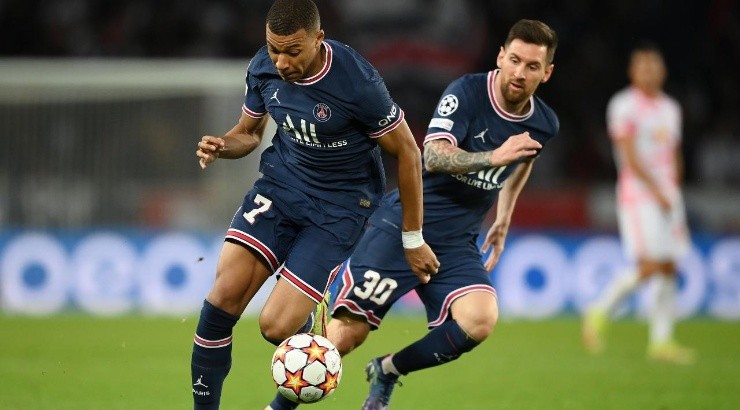 Kylian Mbappe and Lionel Messi of Paris Saint-Germain (Photo by Matthias Hangst/Getty Images)