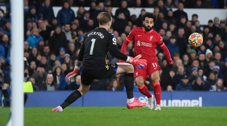 Mohamed Salah of Liverpool scores their side’s second goal past Jordan Pickford of Everton (Photo by Laurence Griffiths/Getty Images)