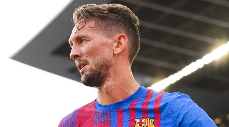 de Jong would be out of Barcelona in winter. (David Ramos/Getty Images)