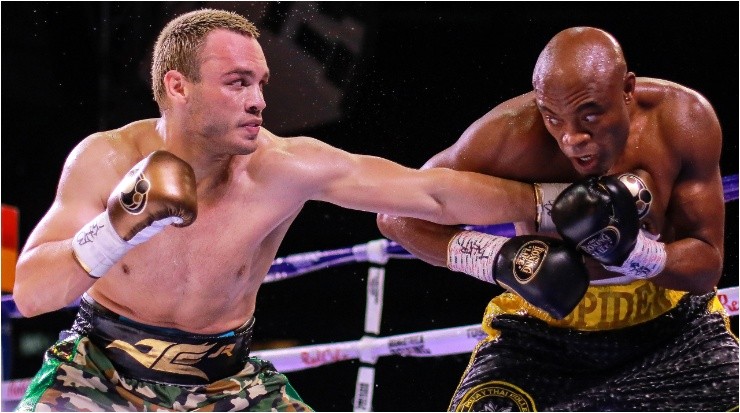 Julio César Chavez Jr vs Anderson Silva, Boxing