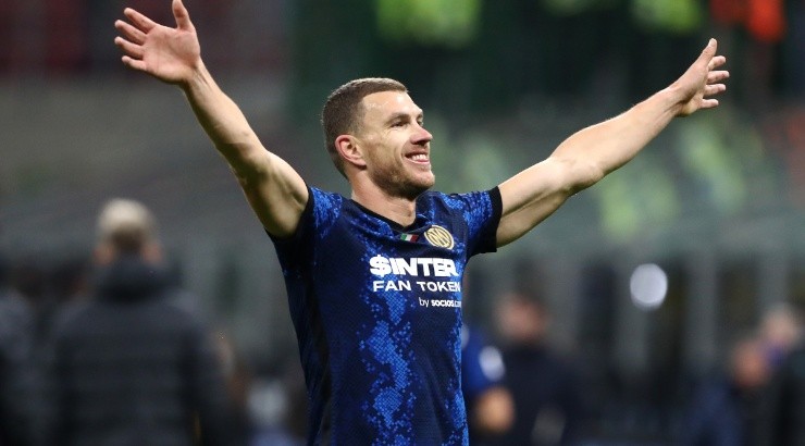 Edin Dzeko of Inter celebrates. (Marco Luzzani/Getty Images)