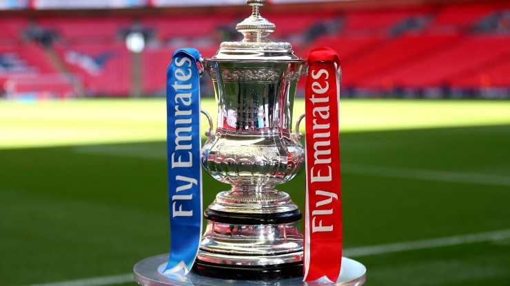 A detailed view of the Emirates FA Cup Trophy. (Getty)