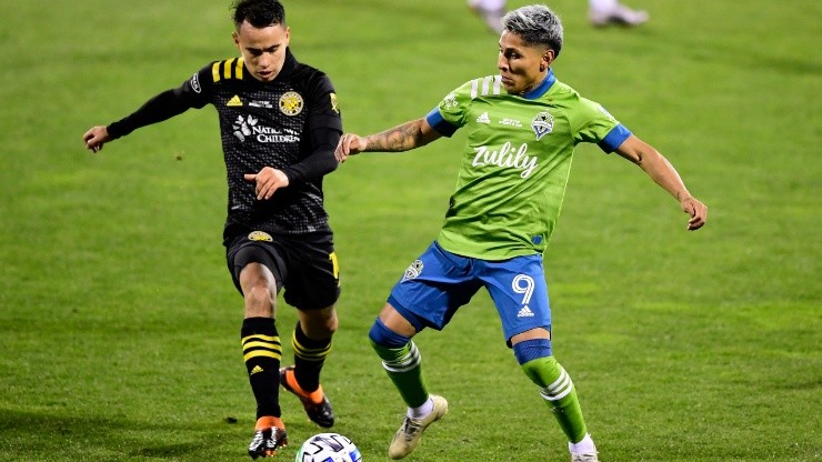 Lucas Zelarrayan of Columbus Crew (left) fights for the ball with Raul Ruidiaz of Seattle Sounders (Getty).